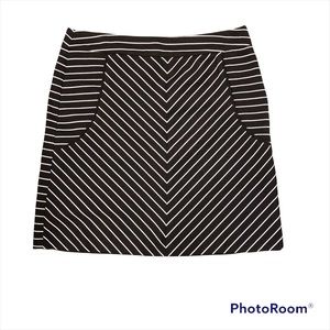 Darjoni black and white skirt